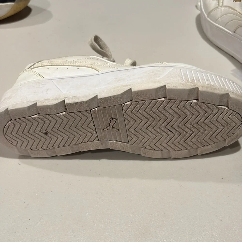 Puma - Karmen Rebelle women’s sneakers.  Platform sole. Size 9.  White